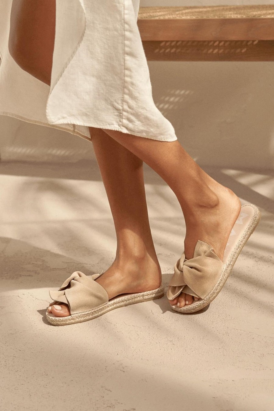 Damen Manebi Pantoletten & Mules | Sandals With Knot Champagne Beige